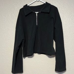 L Black SHEIN cropped crew neck.